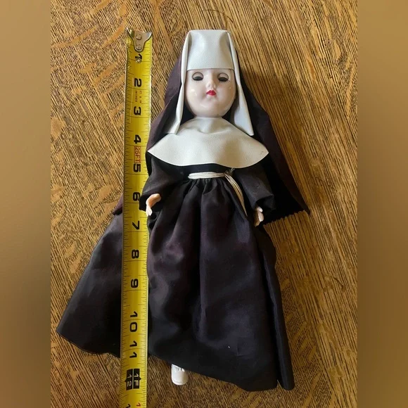 Vintage Nun Doll with Black and White Habit - Picture 2 of 5